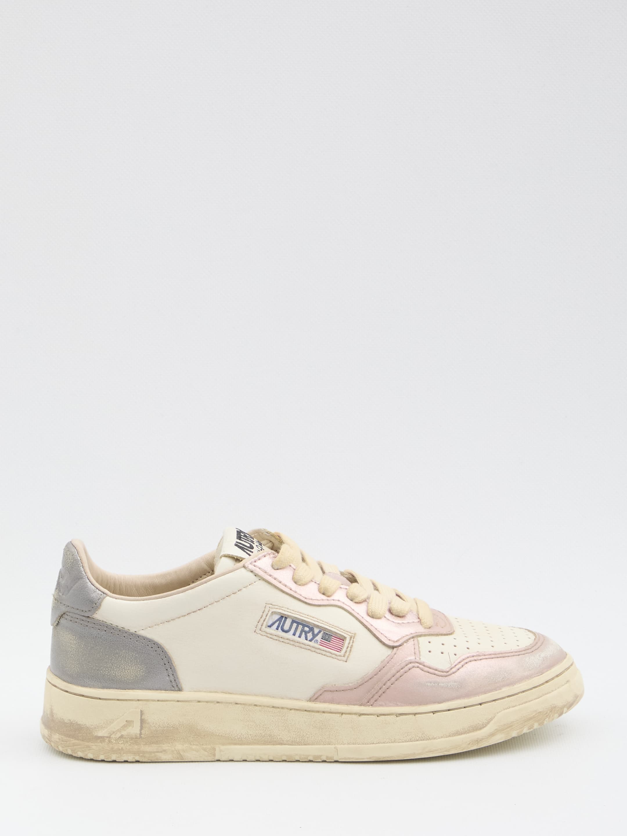 Autry Medalist Low Super Vintage Sneakers