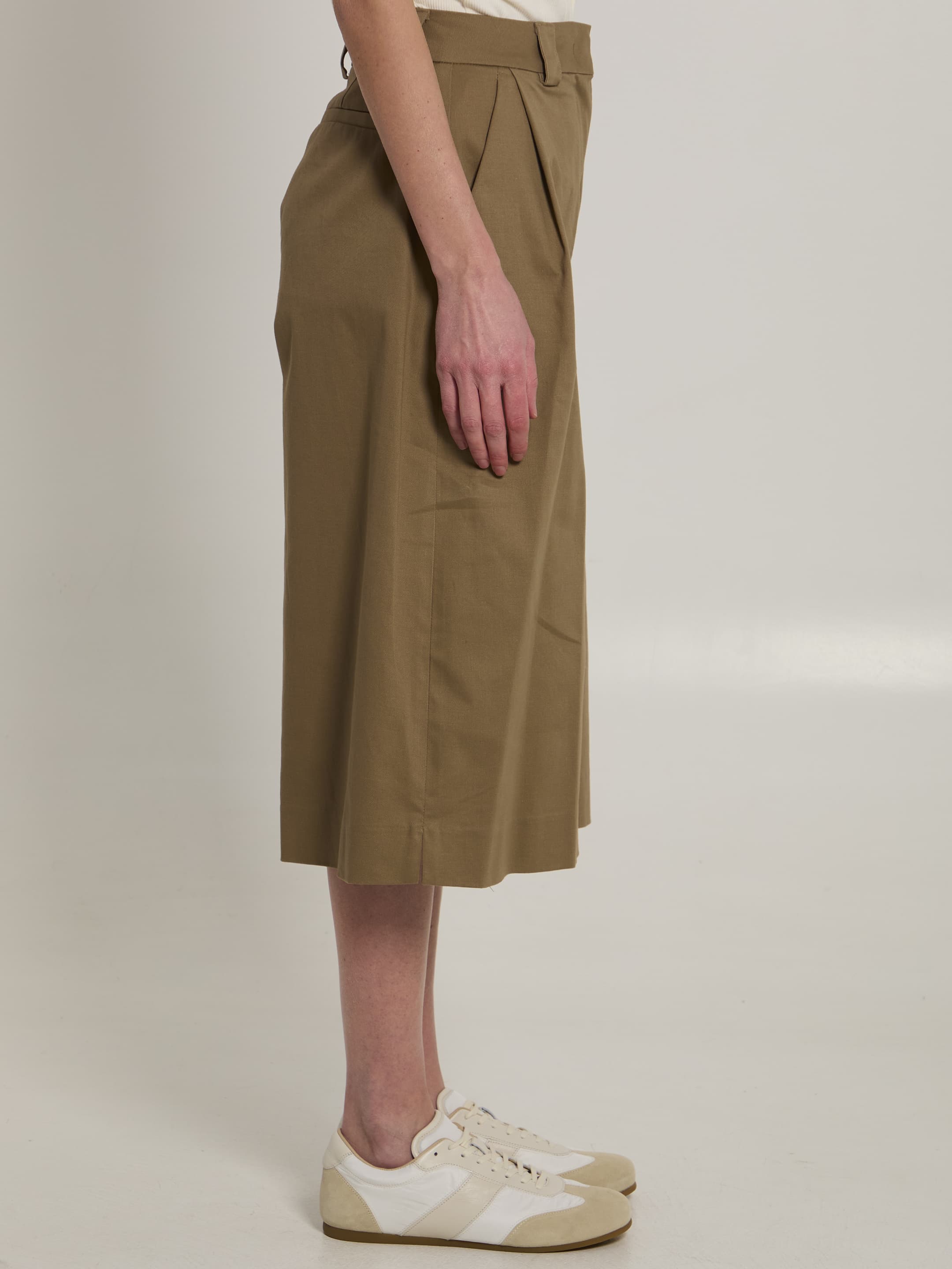 THE LATEST Dakota Bermuda Pants